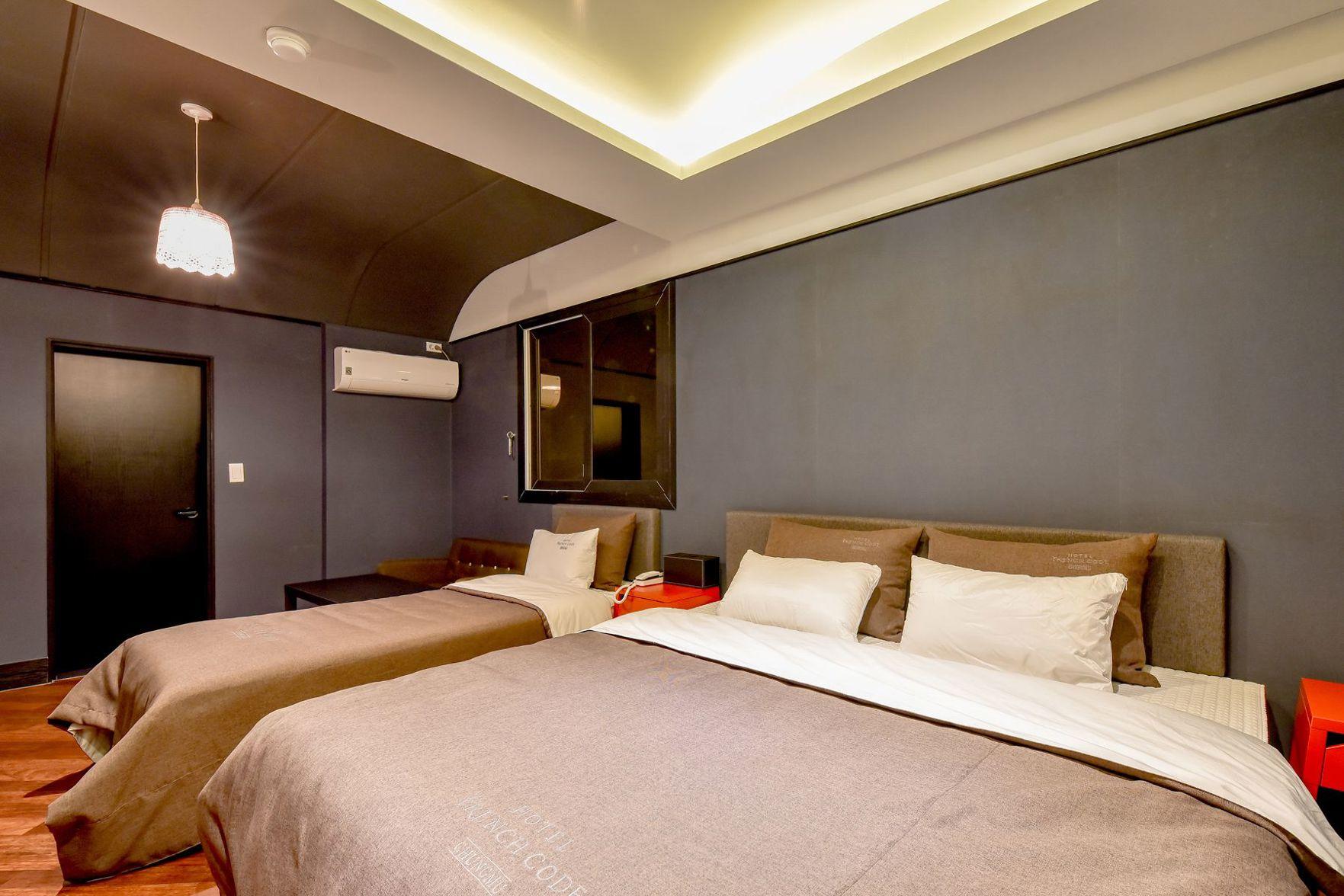 Vip, Twin Beds