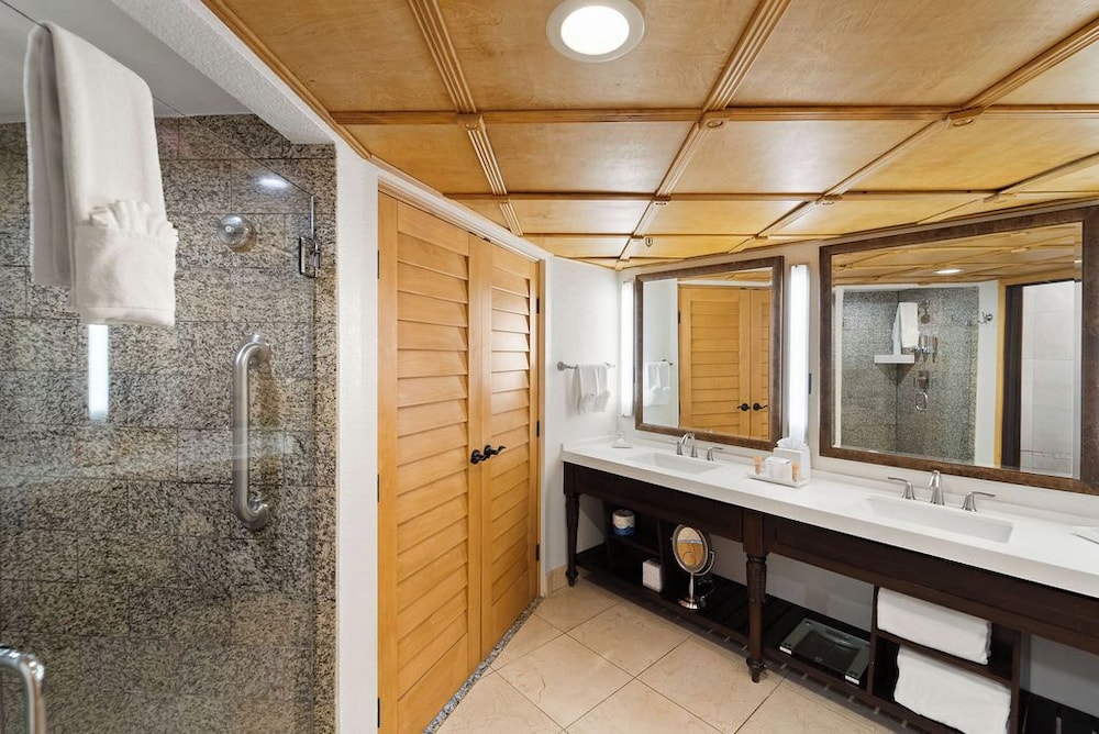 Grand, Pacific, Suite, King Bed، Pacific Terrace Hotel 7/10