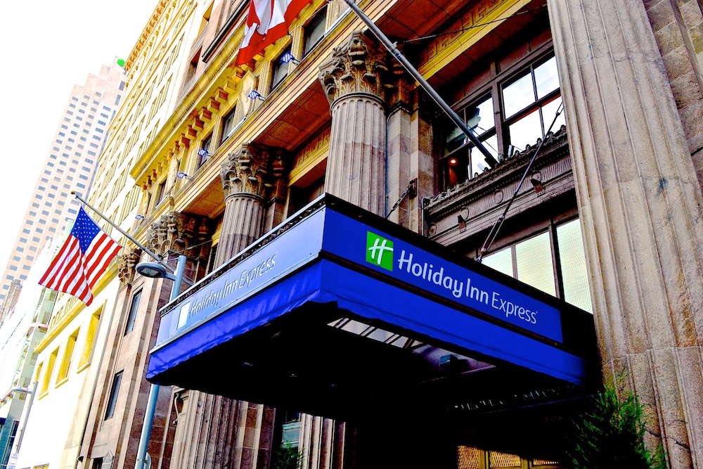 HOLIDAY INN EXPRESS CLEVELAND DOWNTOWN 3/59