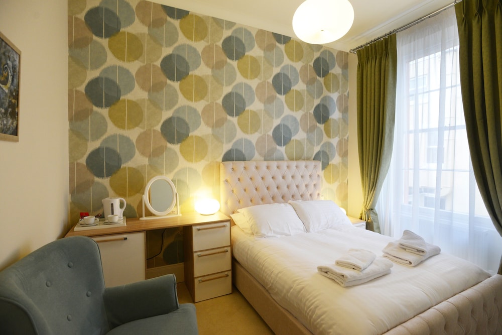 غرفة بسرير مزدوج، The Devon Court 4/10