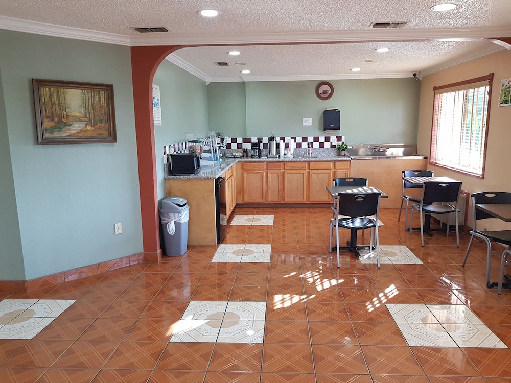 Budget Host Inn Eastland 43/56