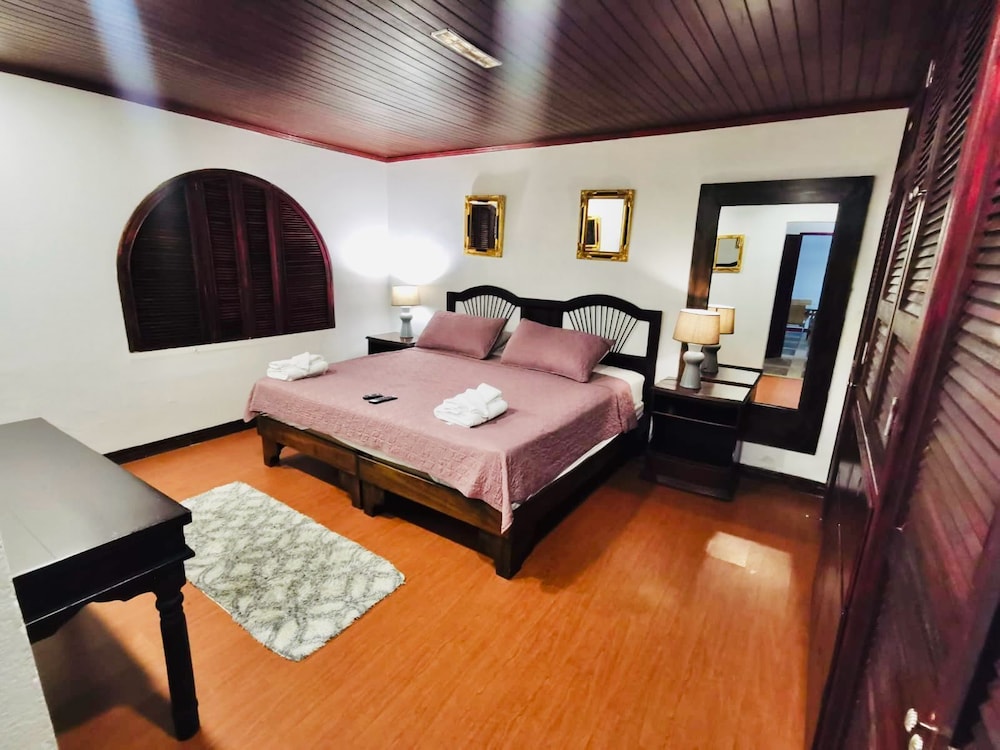 STUDIO, APARTMENT, MULTIPLE BEDS