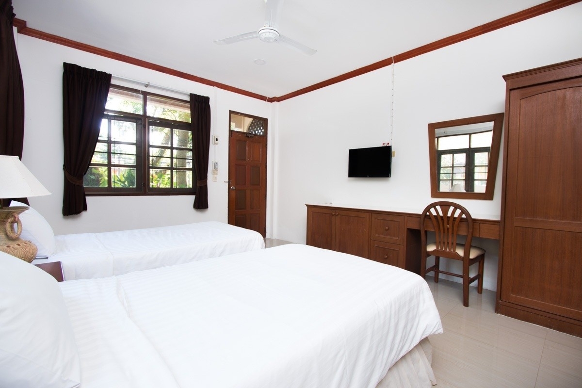 Garden, Superior, Twin Beds