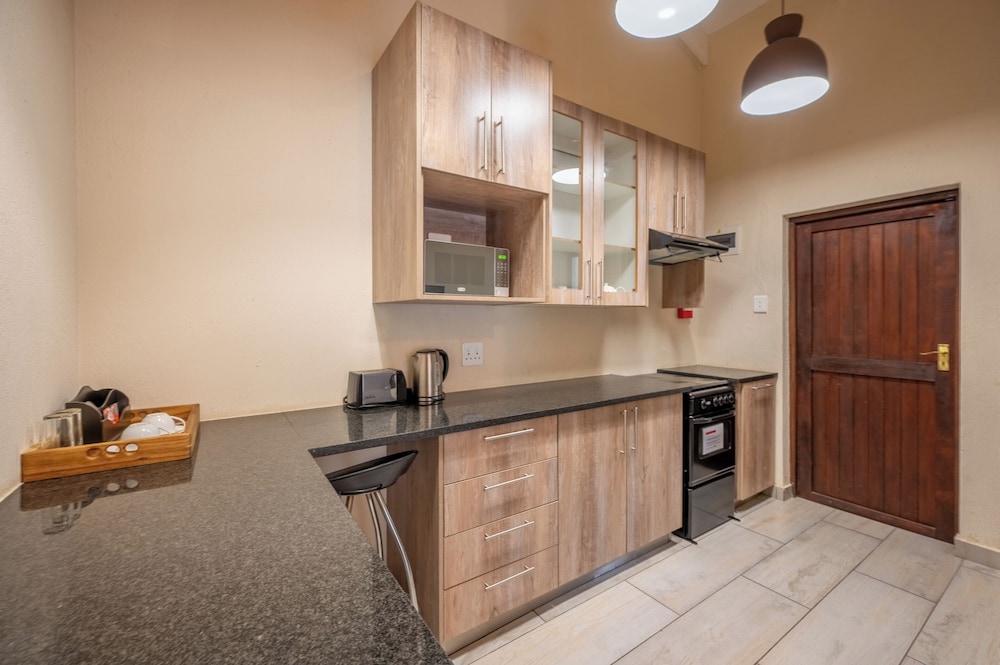 Bushbaby Valley Lodge 2/42