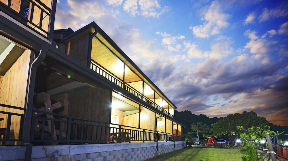 Yeosu Hwangto Pension 2/50