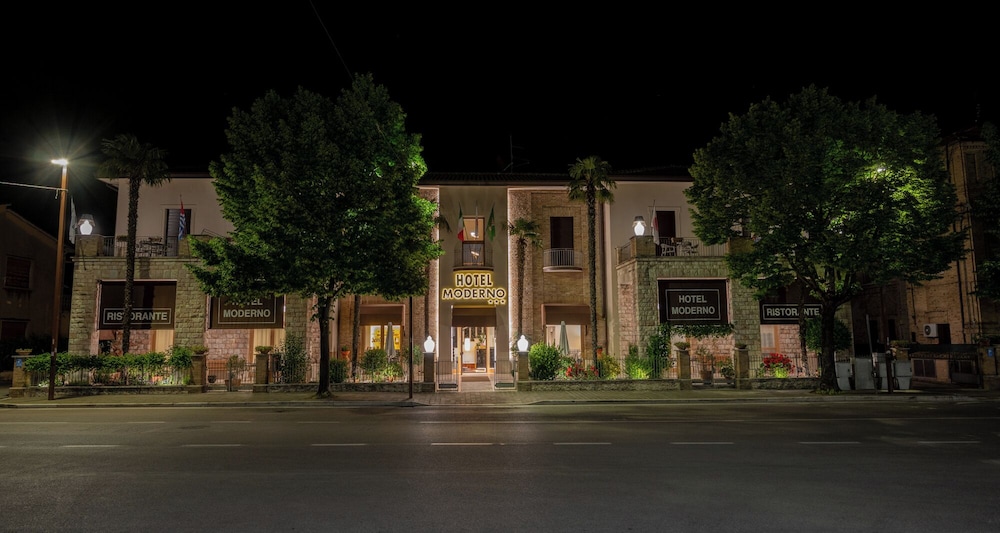 Hotel Moderno Assisi 5/50