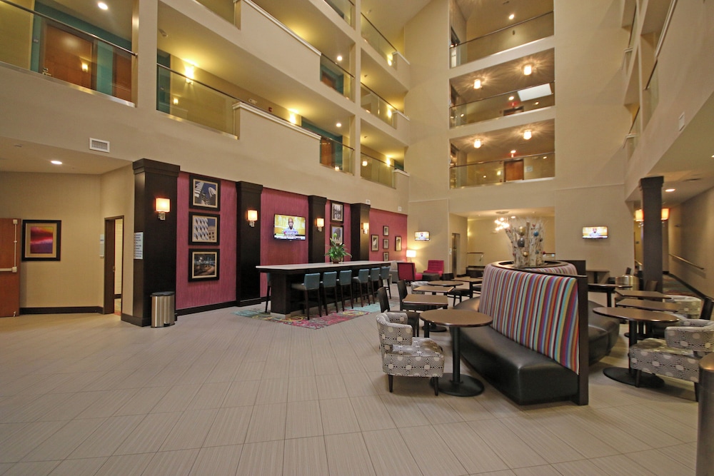 Holiday Inn Express And Suites Charlotte North 32/49