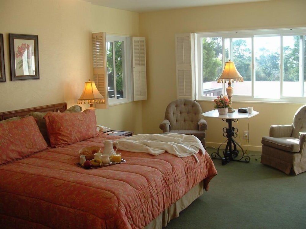 2 BEDROOMS, FAMILY SUITE, 2 BATHROOMS