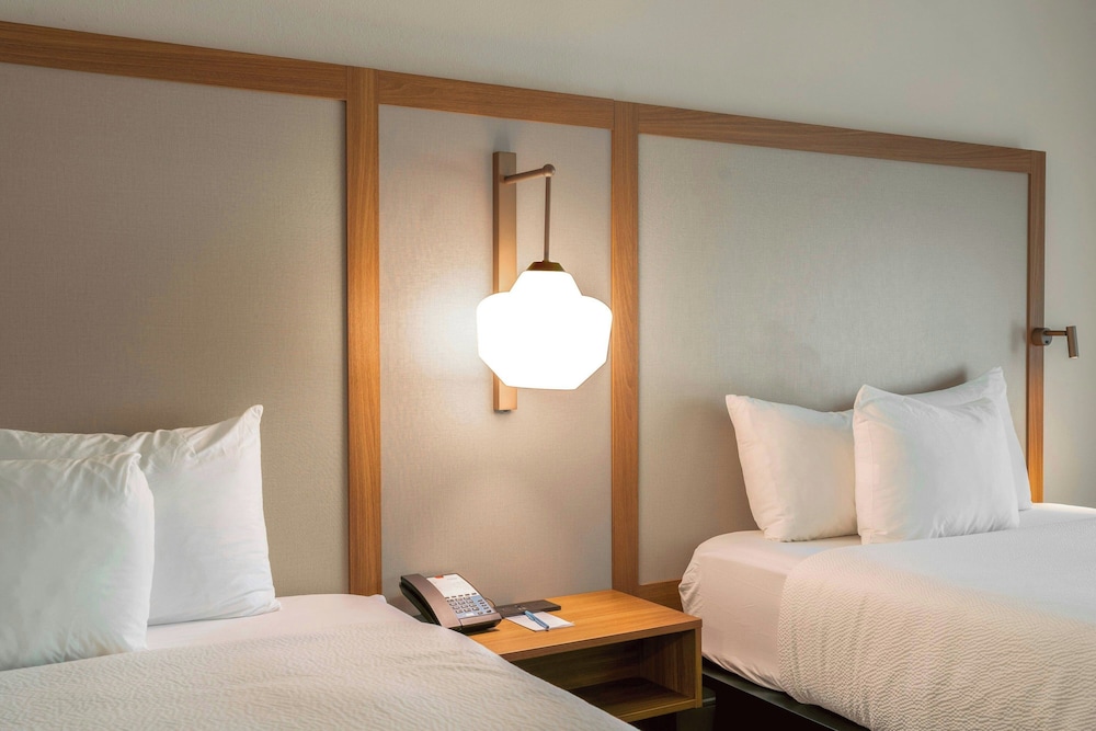 Fairfield Inn Suites by Marriott Atlanta Kennesaw 18/50