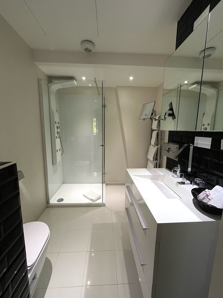 Art Hotel Rochecorbon 69/74