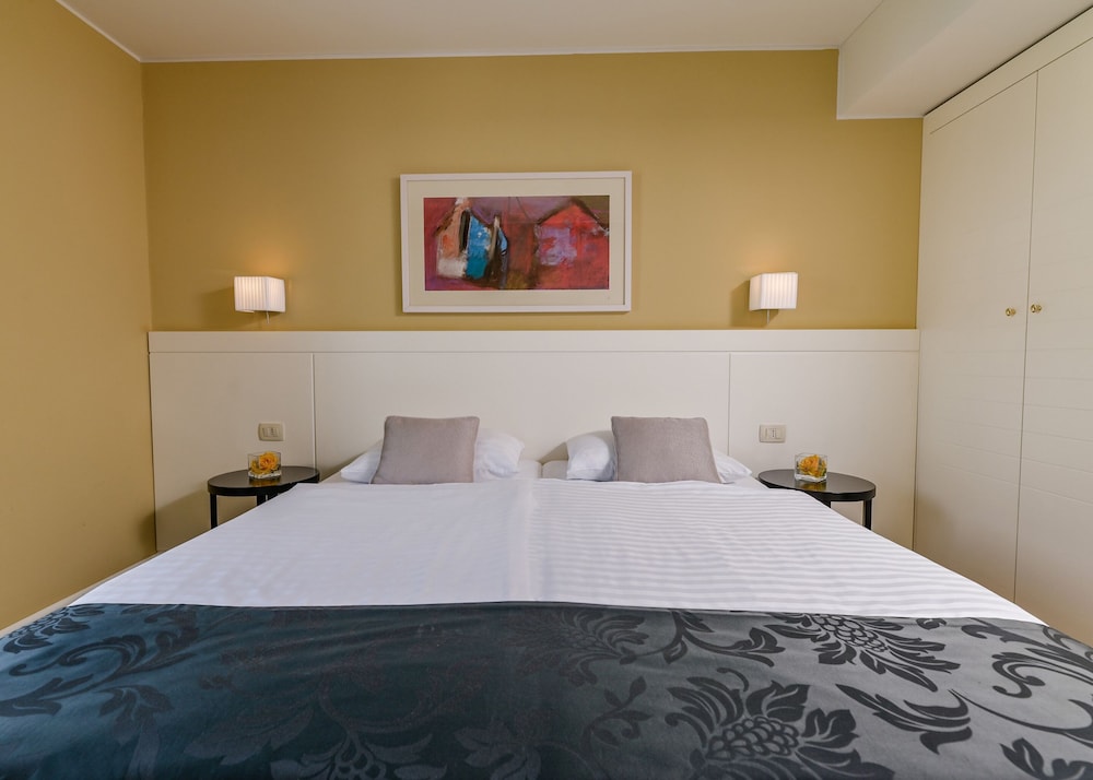Hotel Laurus 25/82
