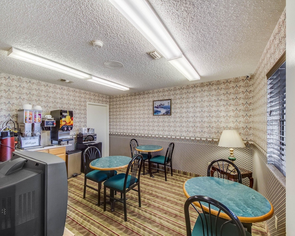 Econo Lodge Falfurrias 26/31