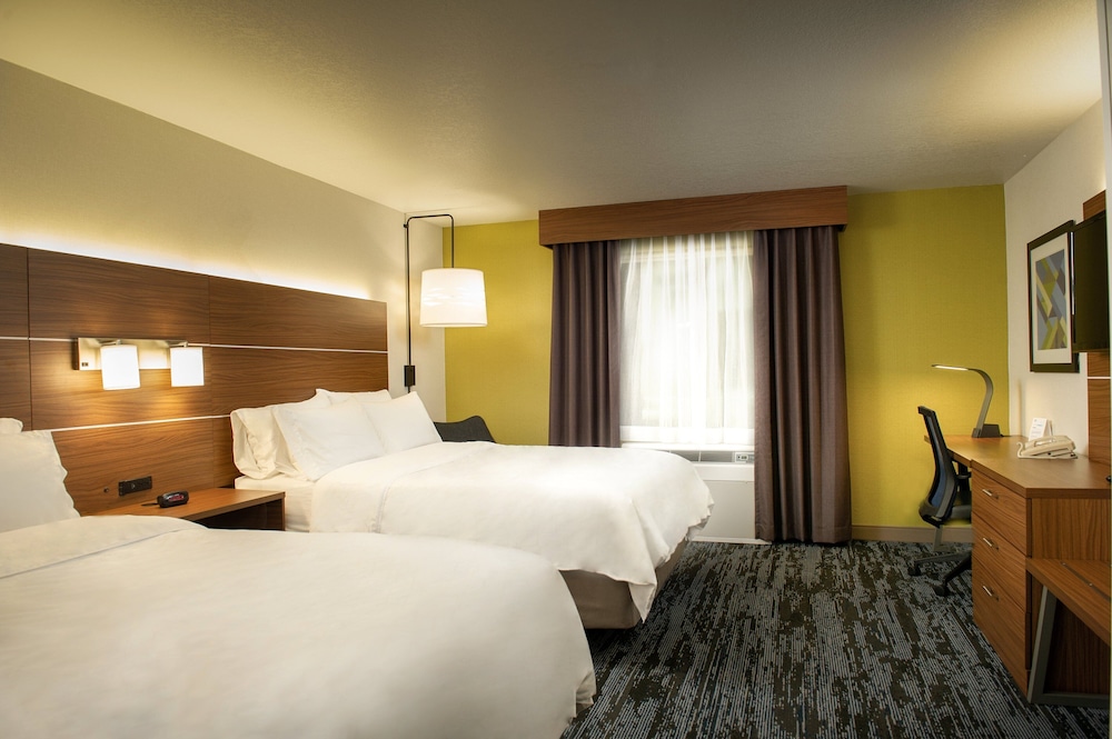 Holiday Inn Express Hotel & Suites Wausau 13/45