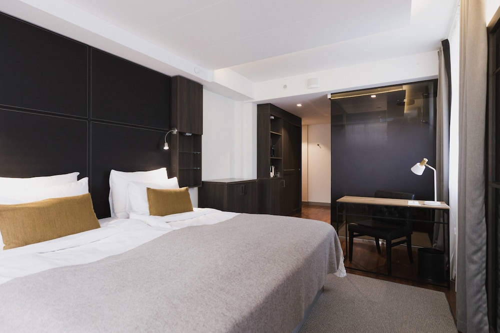 DELUXE, KING BED, SOFA