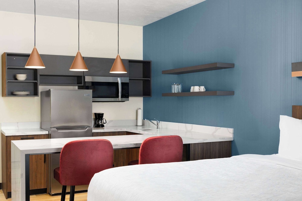 Hawthorn Extended Stay by Wyndham Kingman 22/27