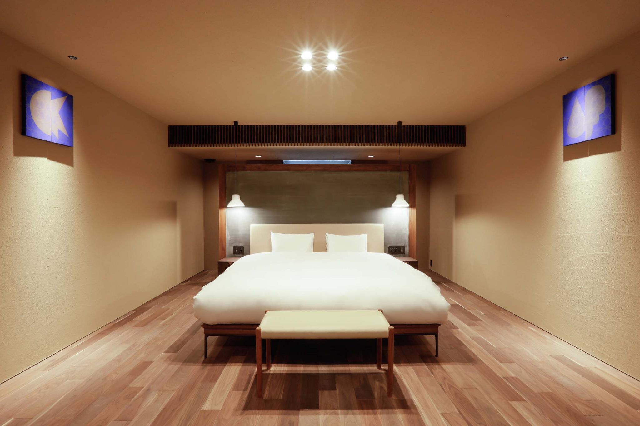 Courtyard, Deluxe, King Bed