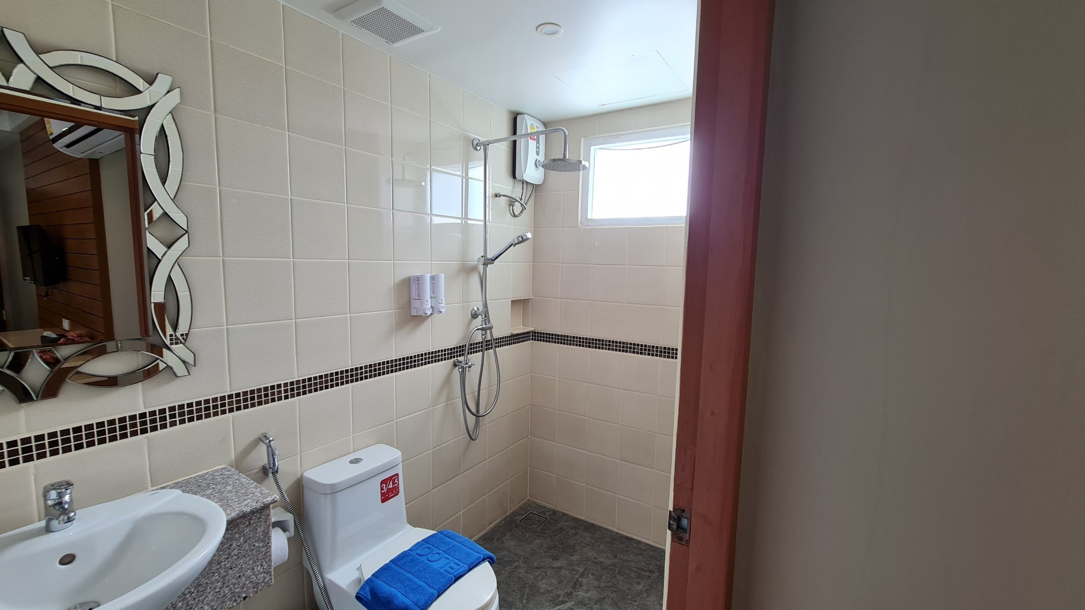 Room Actually 34/38