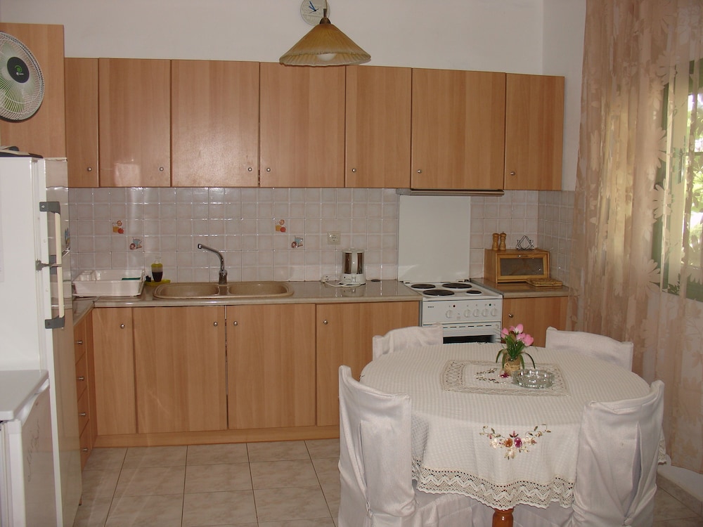 Monambeles Villas 3/76