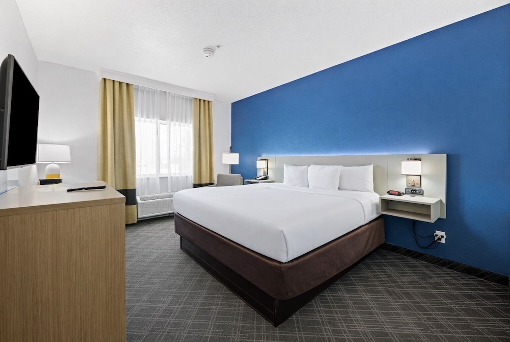 ROOM, KING BED, ACCESSIBLE