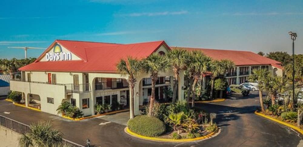 Days Inn By Wyndham Destin 4/40