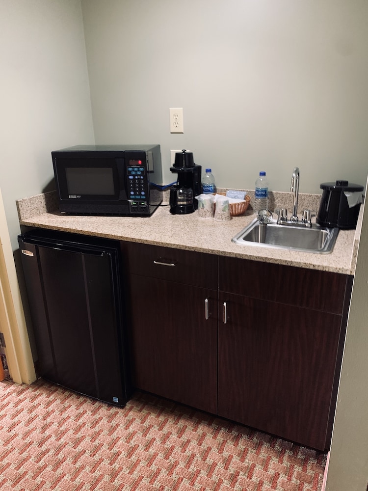 Euro Suites Hotel 6/52