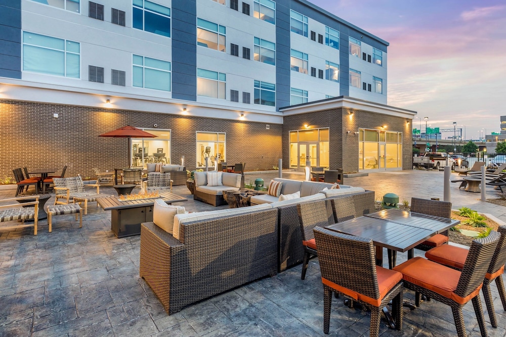 Cambria Hotel Milwaukee Downtown 43/56