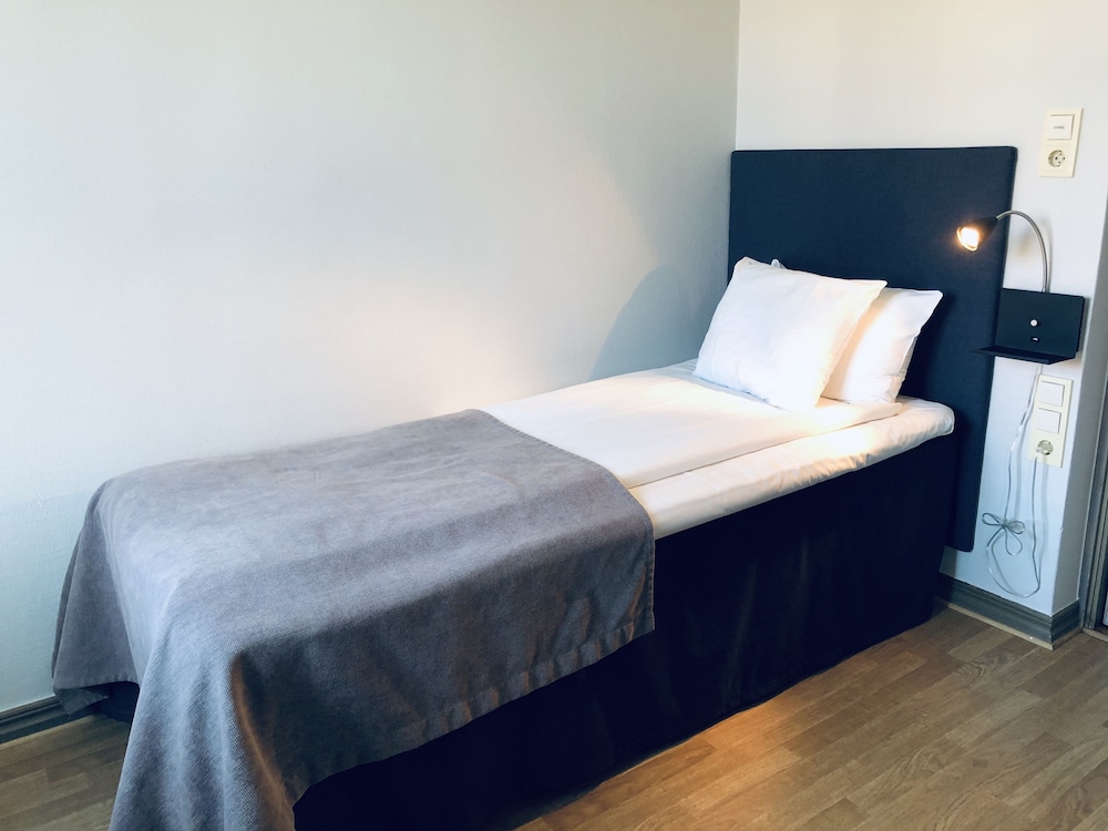 غرفة مفردة بسرير فردي