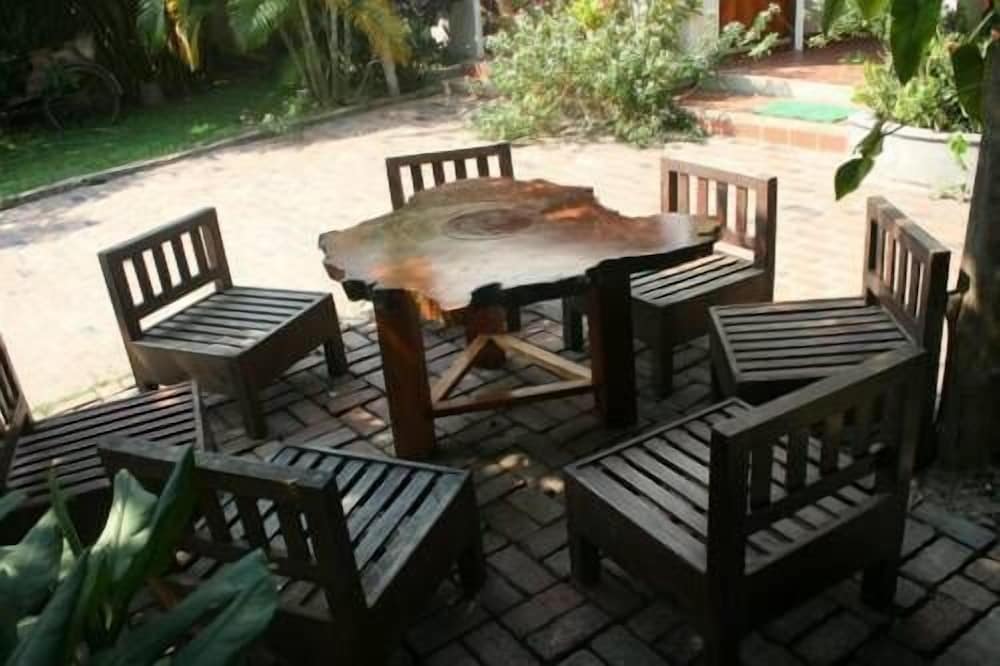 Lao Lu Lodge 76/91