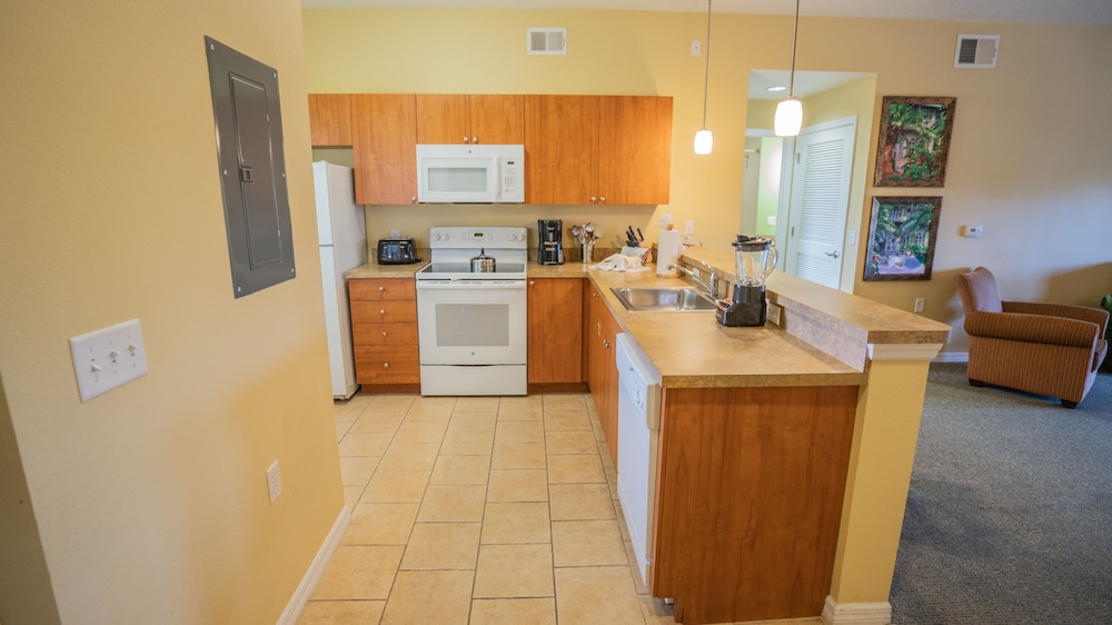 Barefoot Suites 38/69
