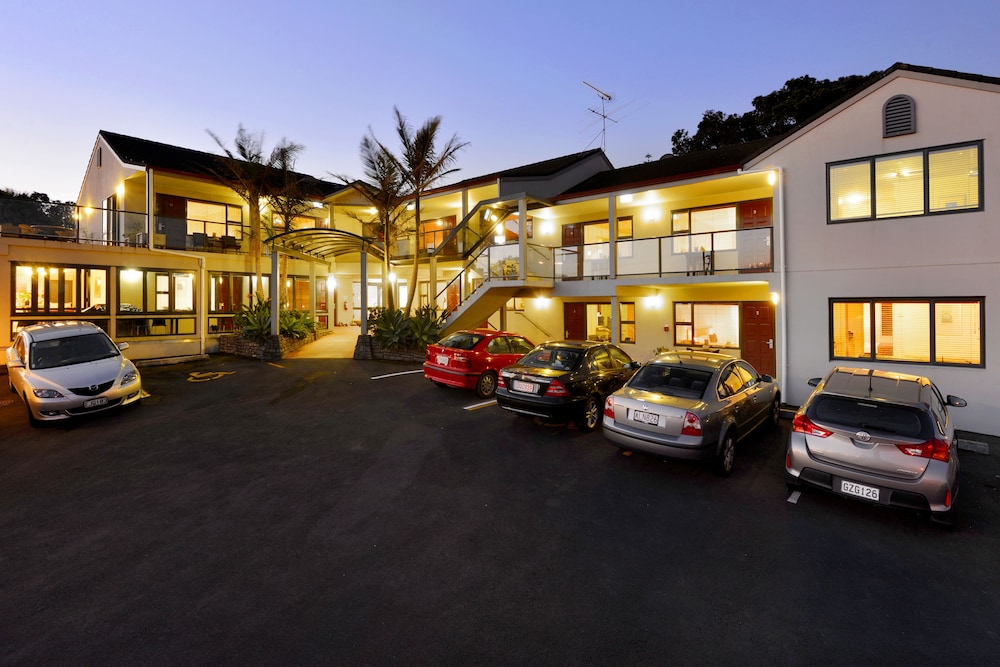 Whangaparaoa Lodge Motel 50/70