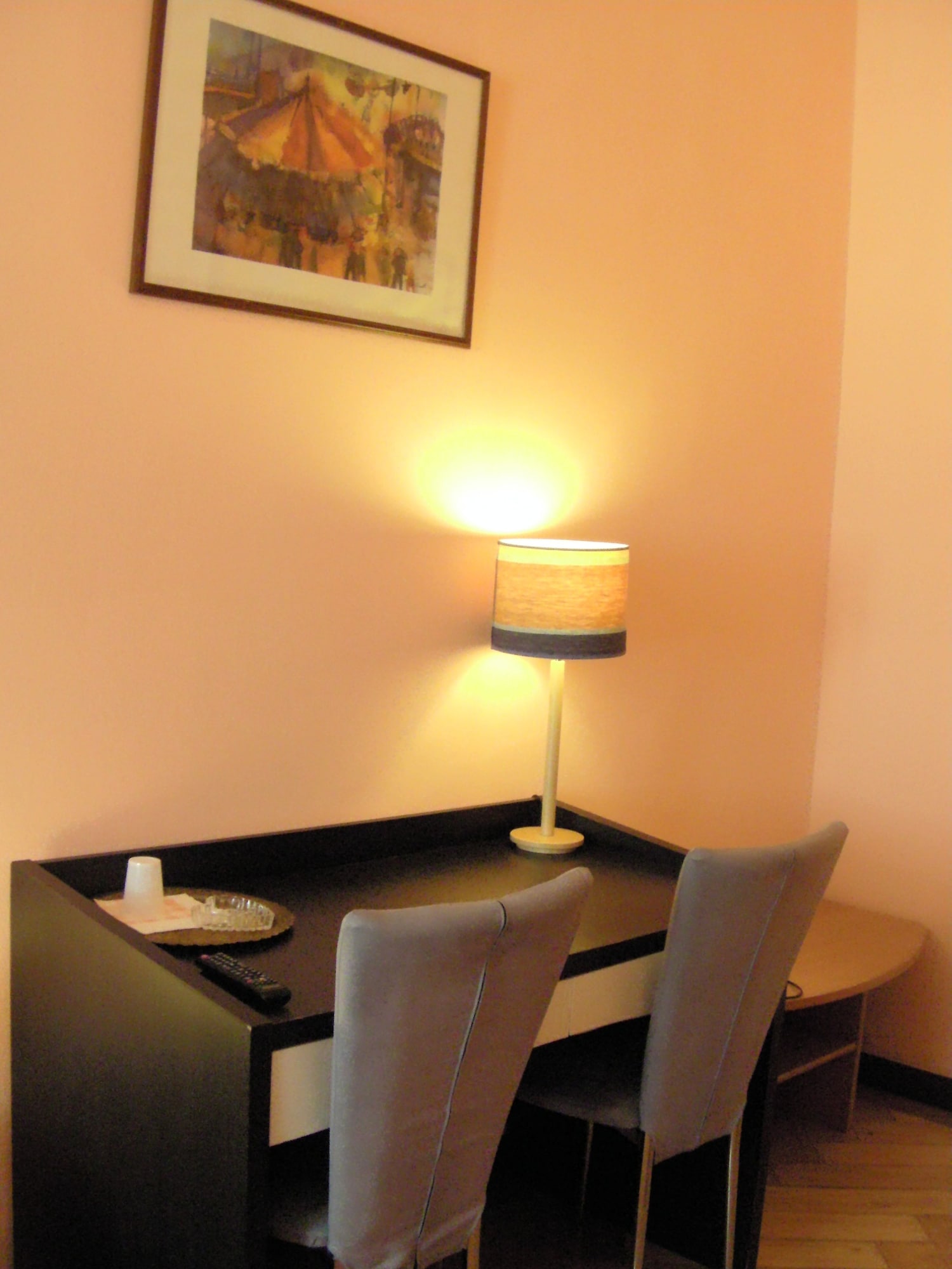 ROOM, DOUBLE OR TWIN BED, SHARED BATHROOM