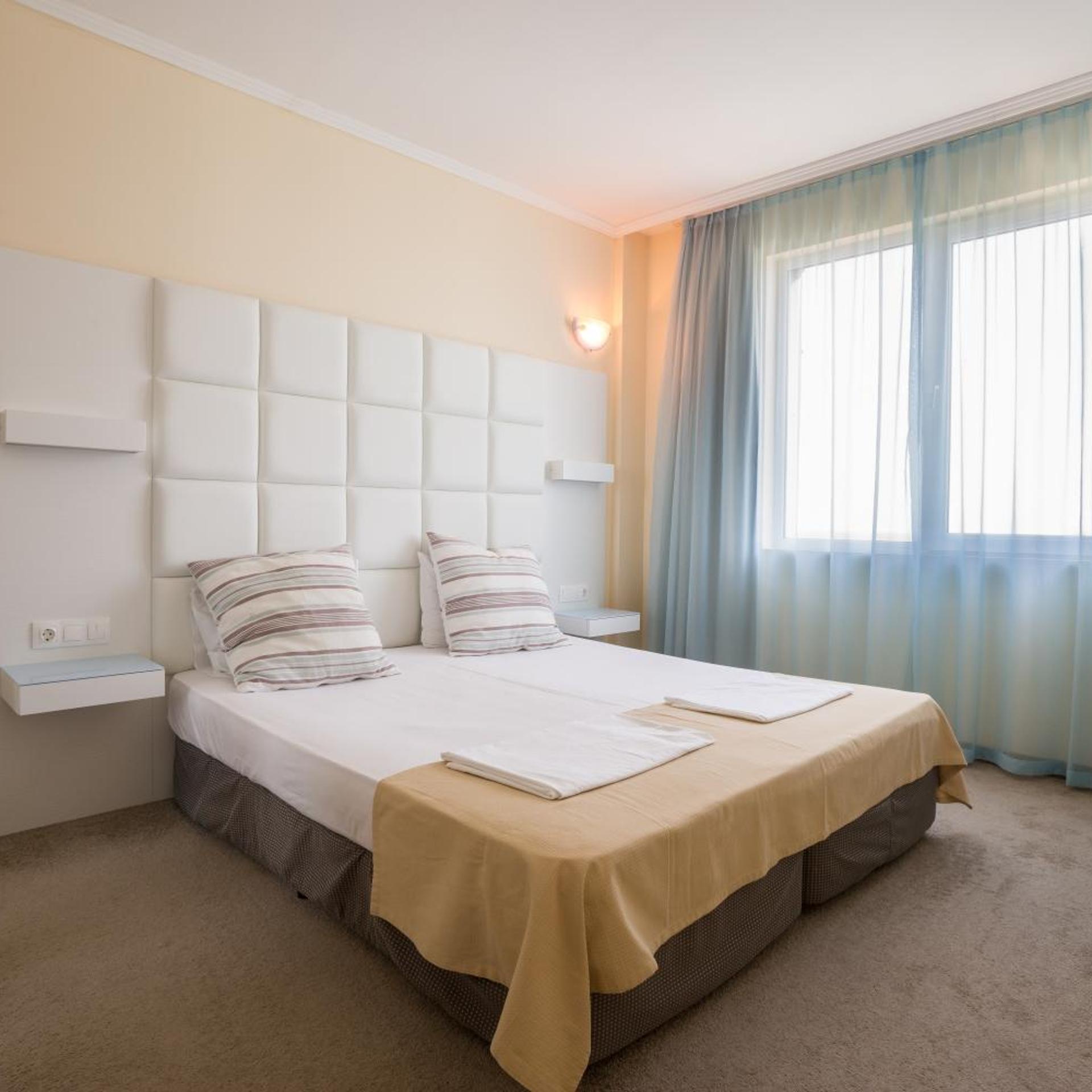 Perla Beach Hotel III 18/50