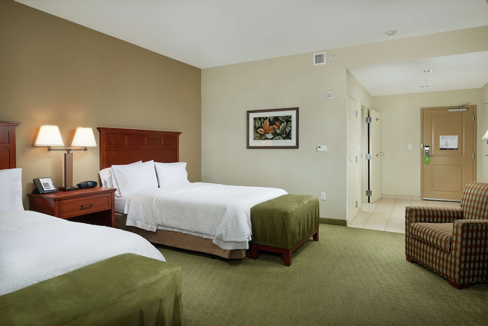Hampton Inn and Suites Salem 15/42