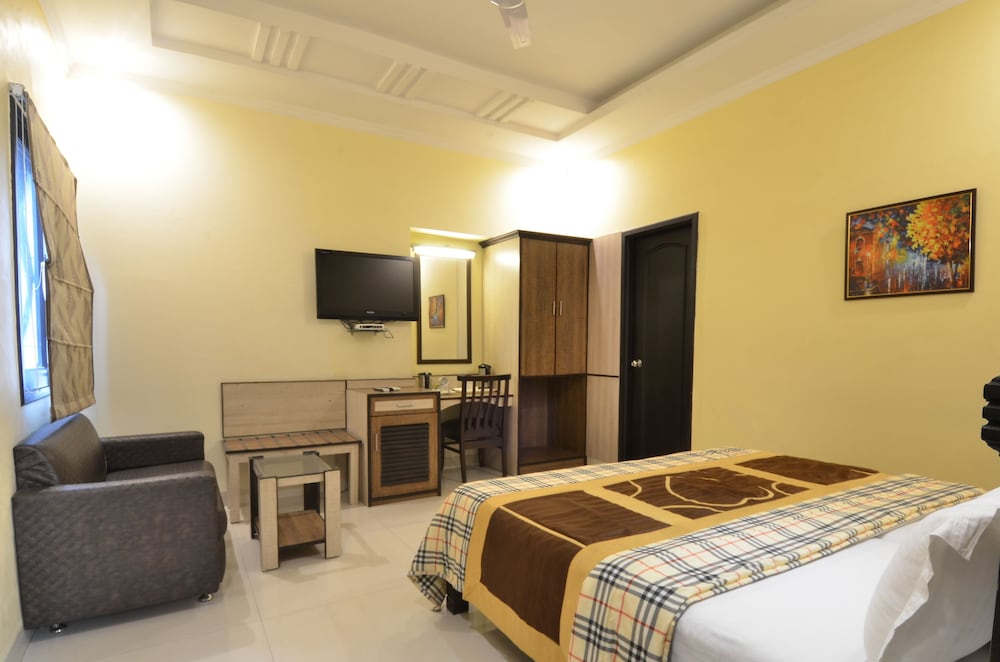 Hotel Sarovar Regency 15/27