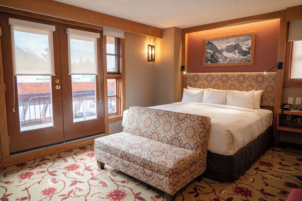 SUITE, KING BED, MOUNTAIN VIEW, BALCONY