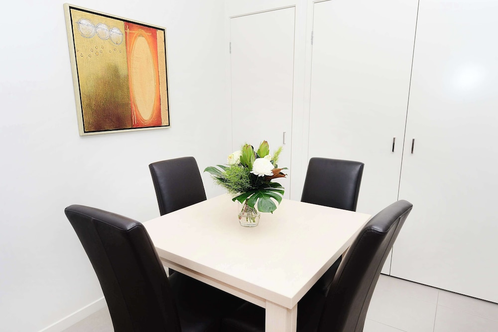 Oaks Middlemount Suites 47/53