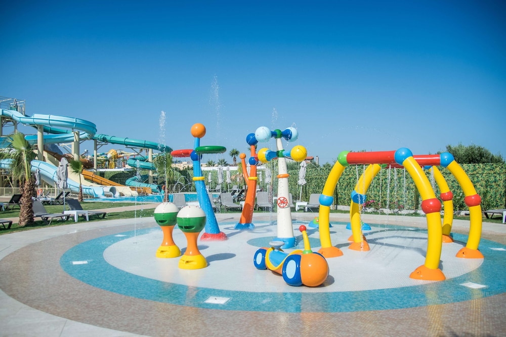 Senseana Sea Side Resort and Aquadventure 70/76