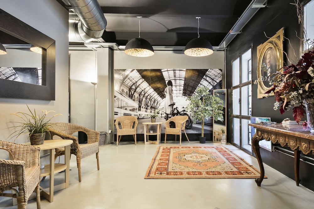 Fira Centric Apartments 7/72