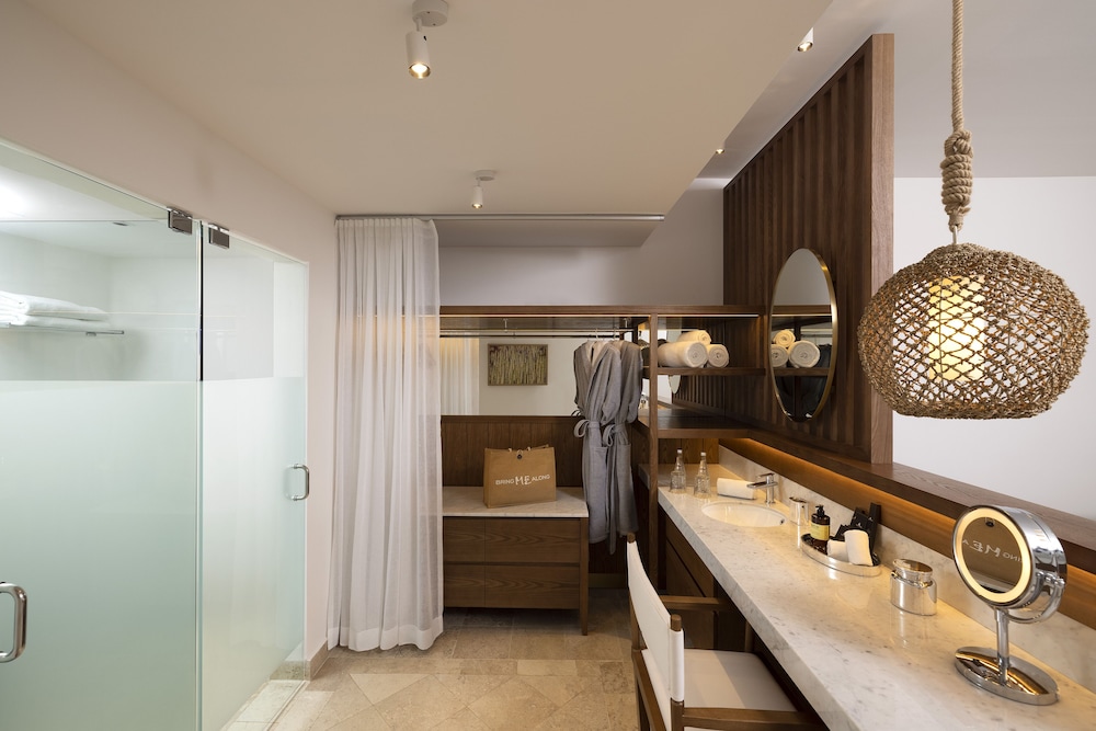 Extra Me, Junior Suite, King Bed, Beach Front, Hot Tub، ME Cabo - Adults only 2/3