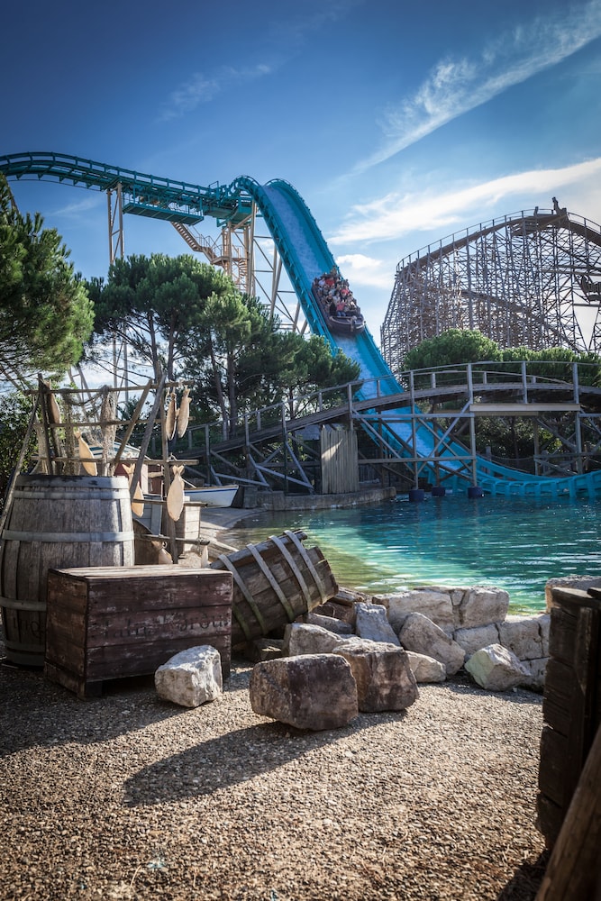 Europa-Park Erlebnis-Resort, Hotel Castillo Alcazar 49/60