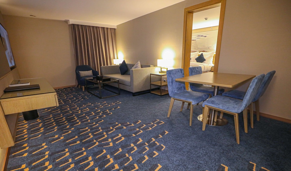 فندق شيرفل الواحة عنيزة(Cheerful Al Waha Unayzah Hotel Ex Golden Tulip Al Waha) 36/72