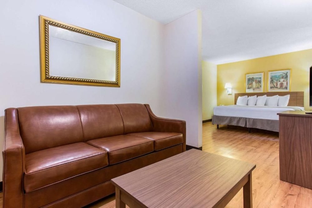 Studio 6 Extended Stay - Myrtle Beach, SC 37/60