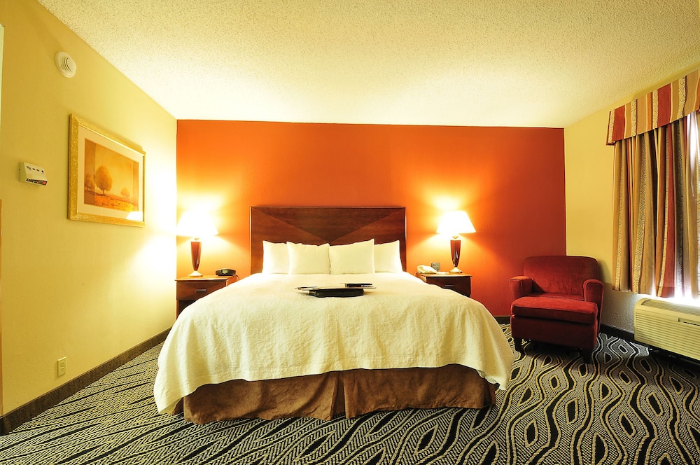 Hampton Inn Fayetteville 28/73