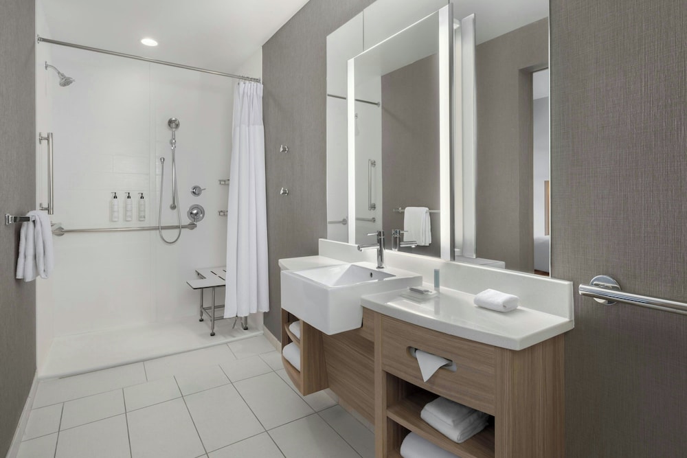 جناح بسريرين كوين بغرفة نوم واحدة مع سرير سحّاب إضافي، SpringHill Suites by Marriott Athens Downtown/University Area 2/3