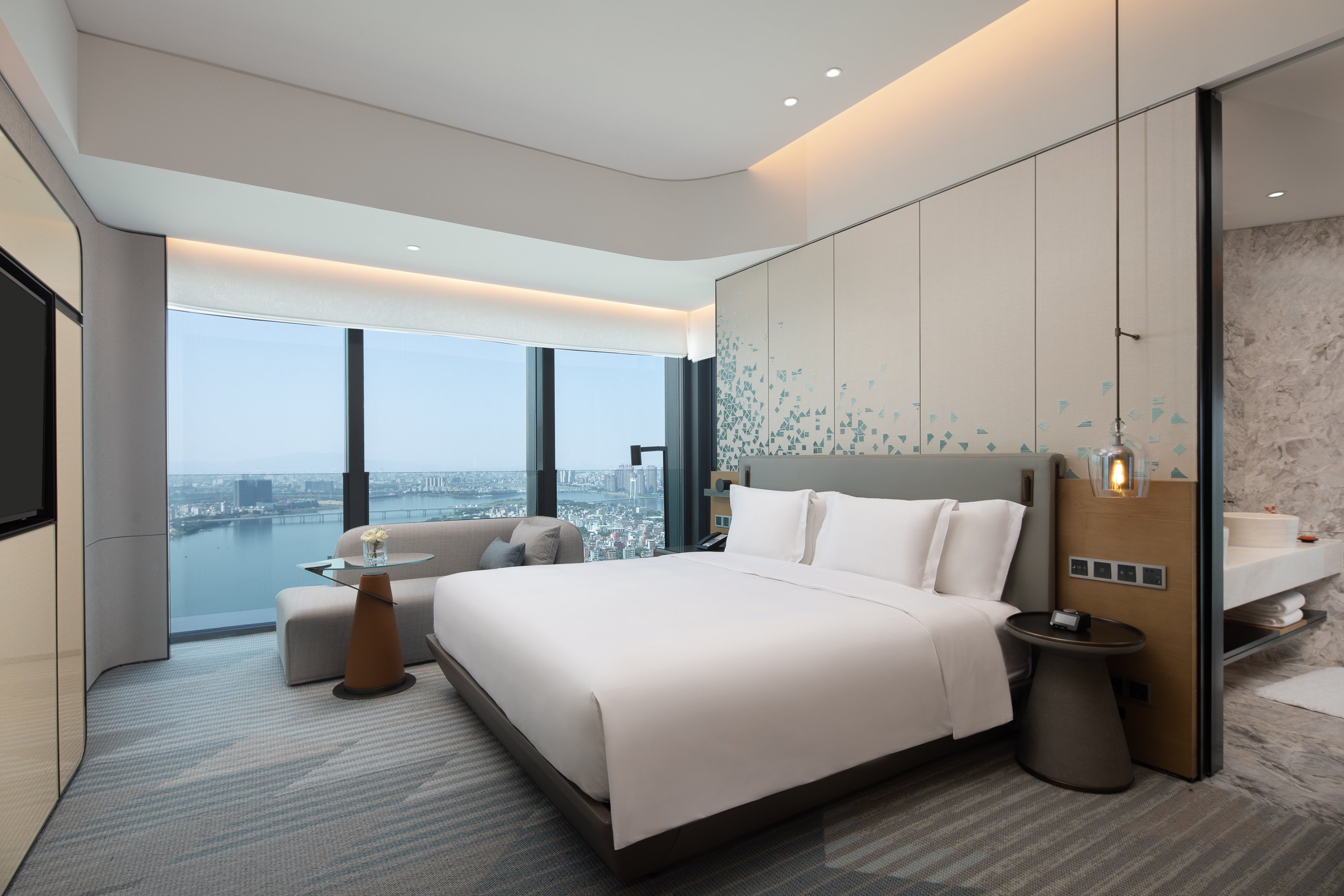 Ambassador, Suite, King Bed