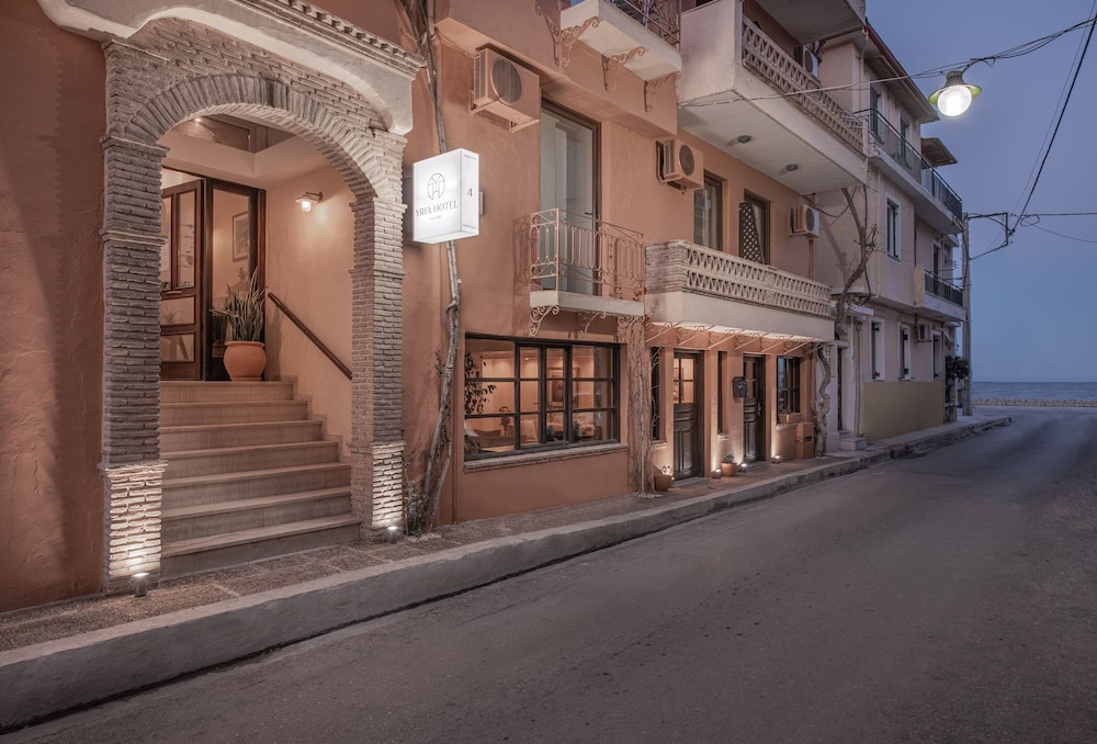 Yria Hotel 73/78