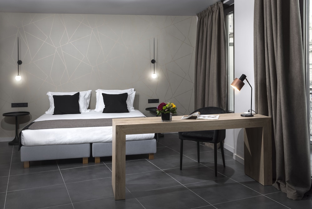 Azur Suites 4/15
