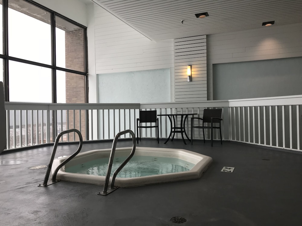 Radisson Hotel Duluth-Harborview 12/34