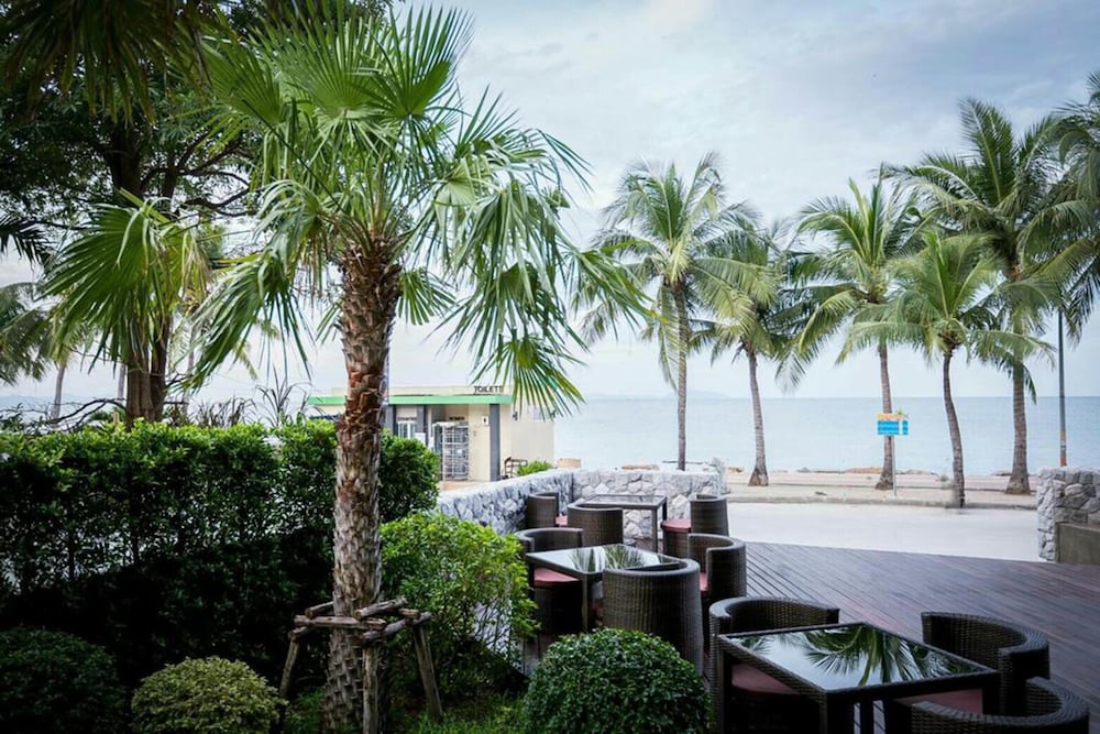 Kalm Bangsaen Hotel 39/47