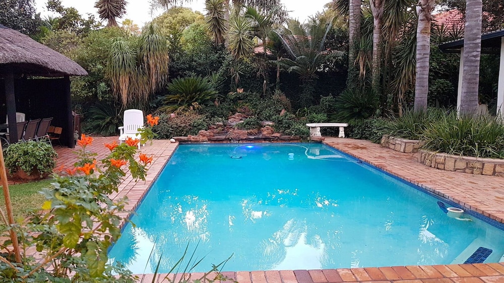 Six Valk Avenue Self Catering Guest House 43/50